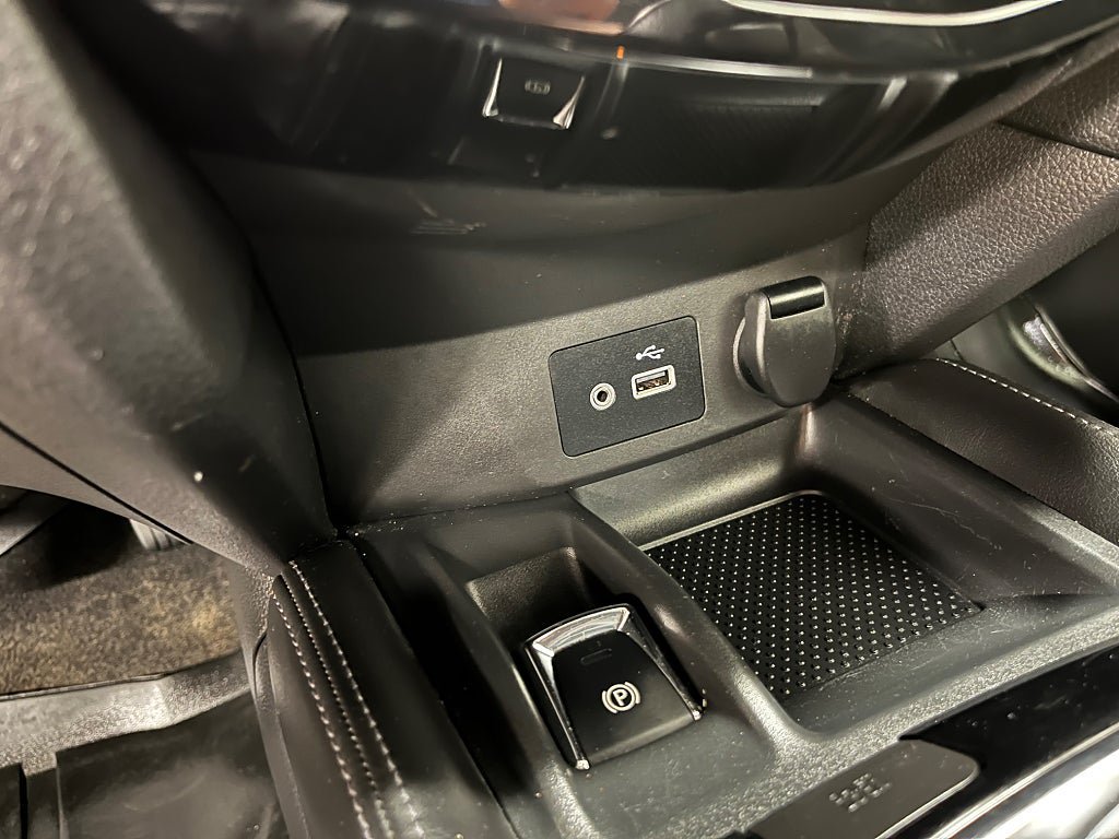 Vehicle Image 22