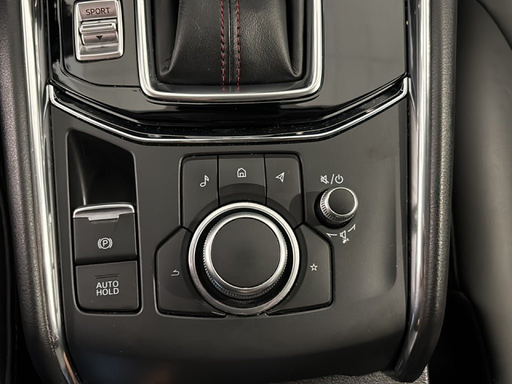 Vehicle Image 25