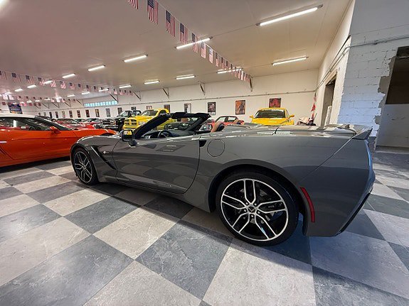 Vehicle Image 12
