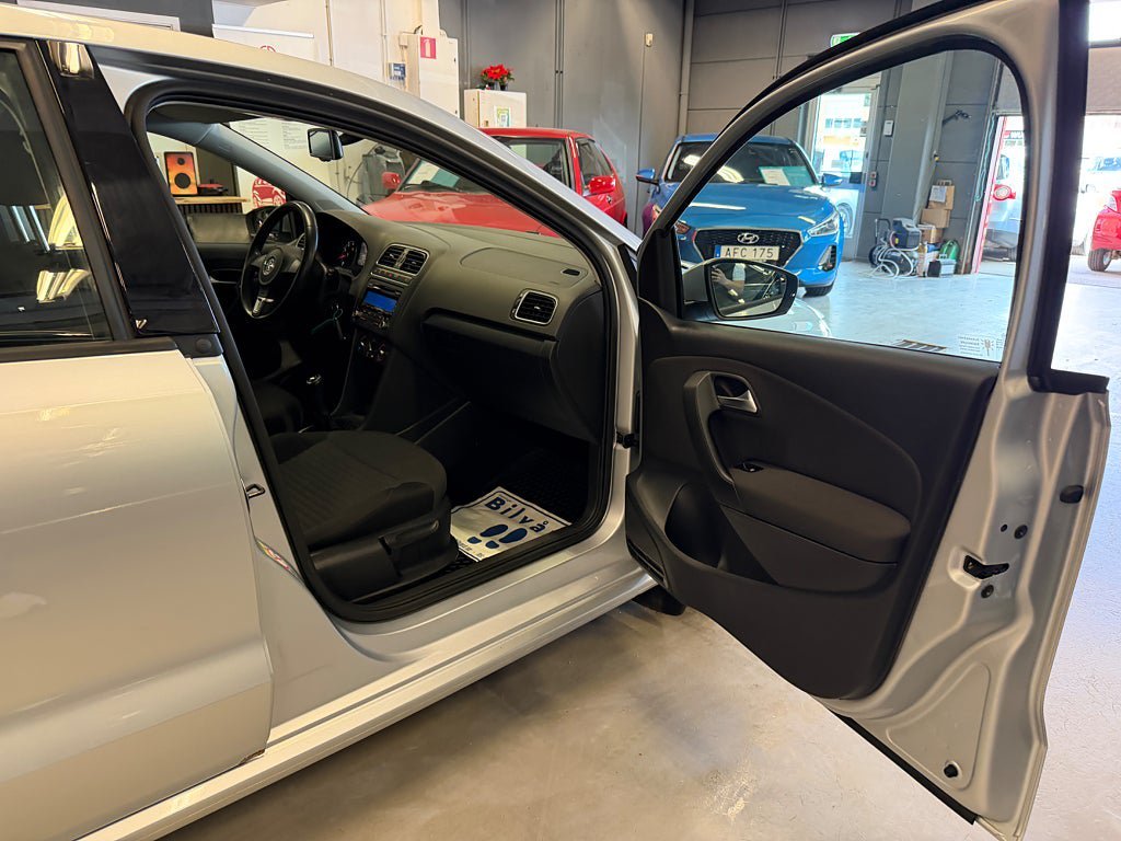 Vehicle Image 12