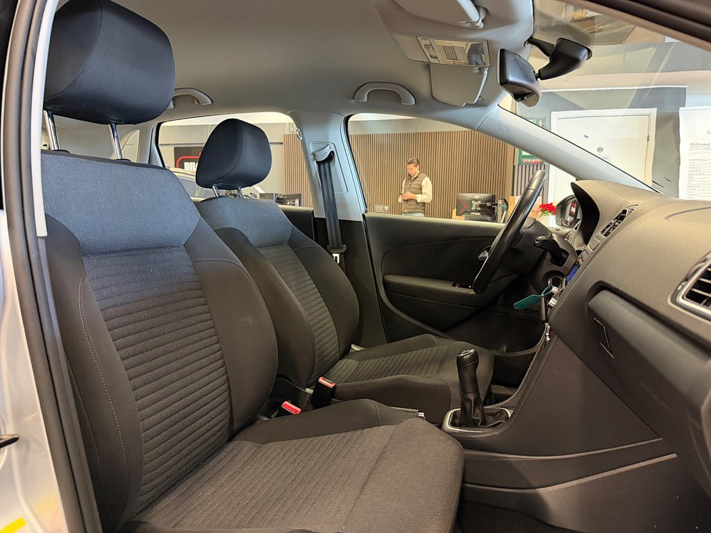 Vehicle Image 16