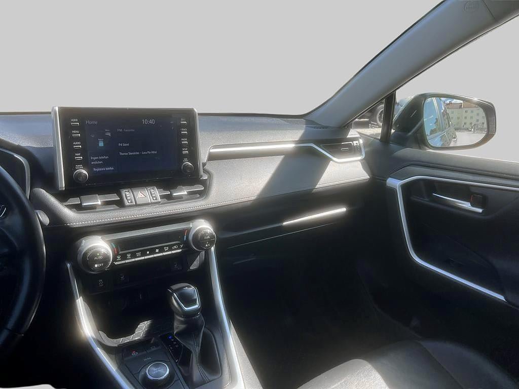 Vehicle Image 10