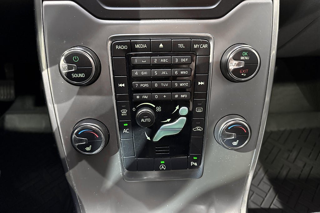 Vehicle Image 24