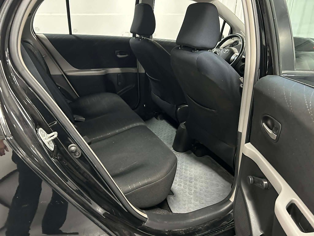 Vehicle Image 10