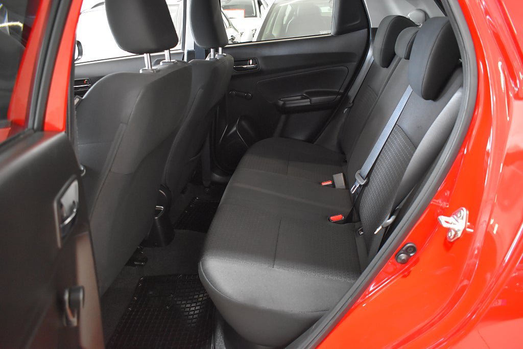 Vehicle Image 8