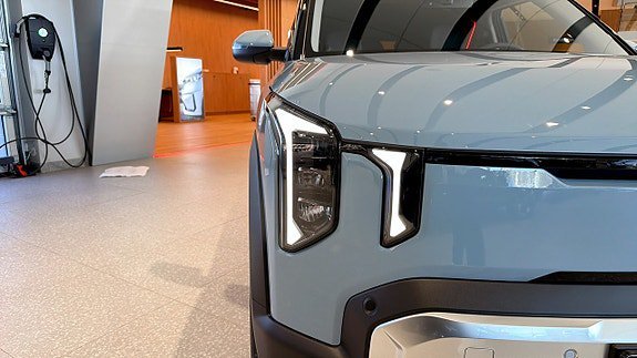 Vehicle Image 9