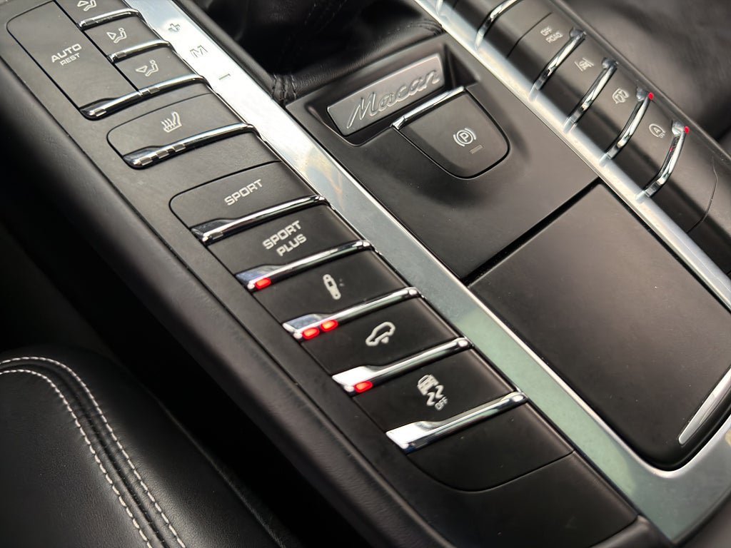 Vehicle Image 38