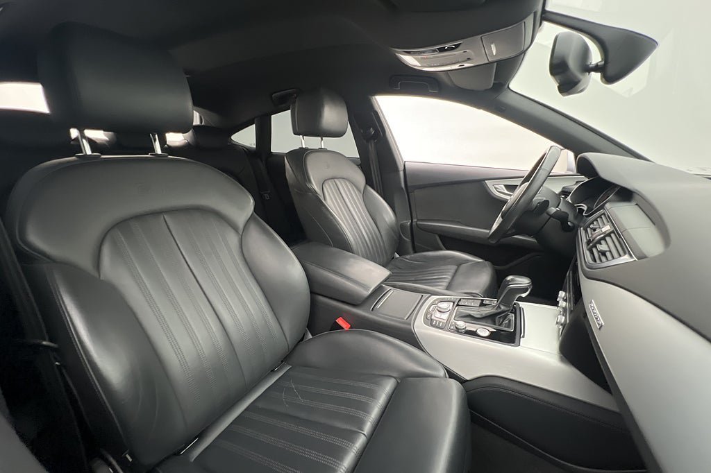 Vehicle Image 21