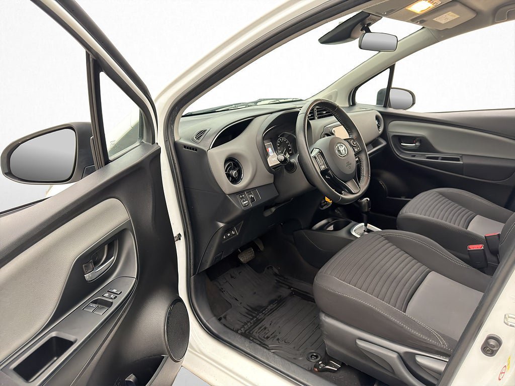 Vehicle Image 9