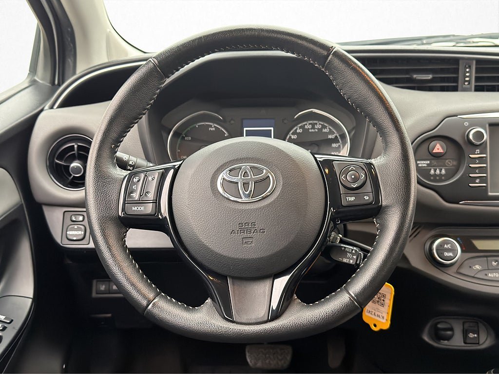 Vehicle Image 11