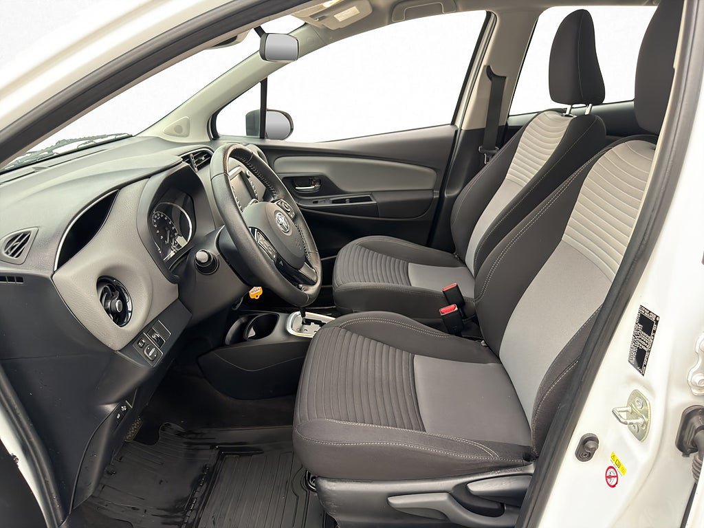 Vehicle Image 17