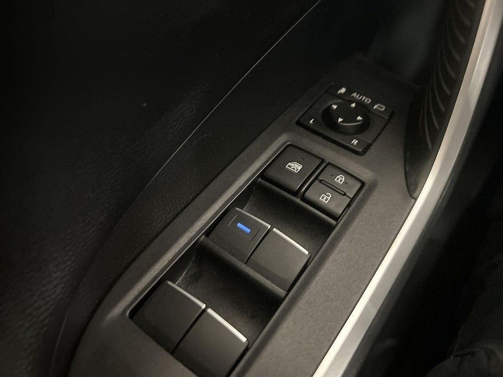 Vehicle Image 23