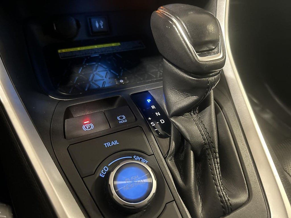 Vehicle Image 24