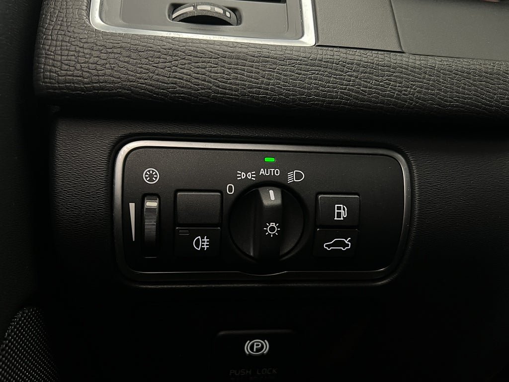 Vehicle Image 28