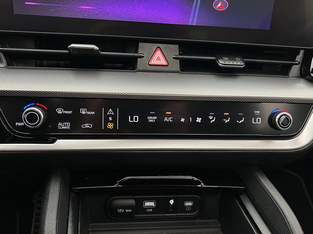 Vehicle Image 26