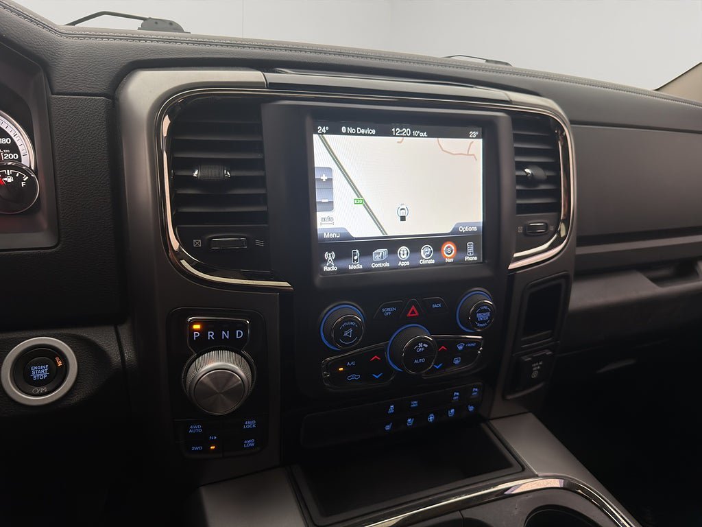 Vehicle Image 25