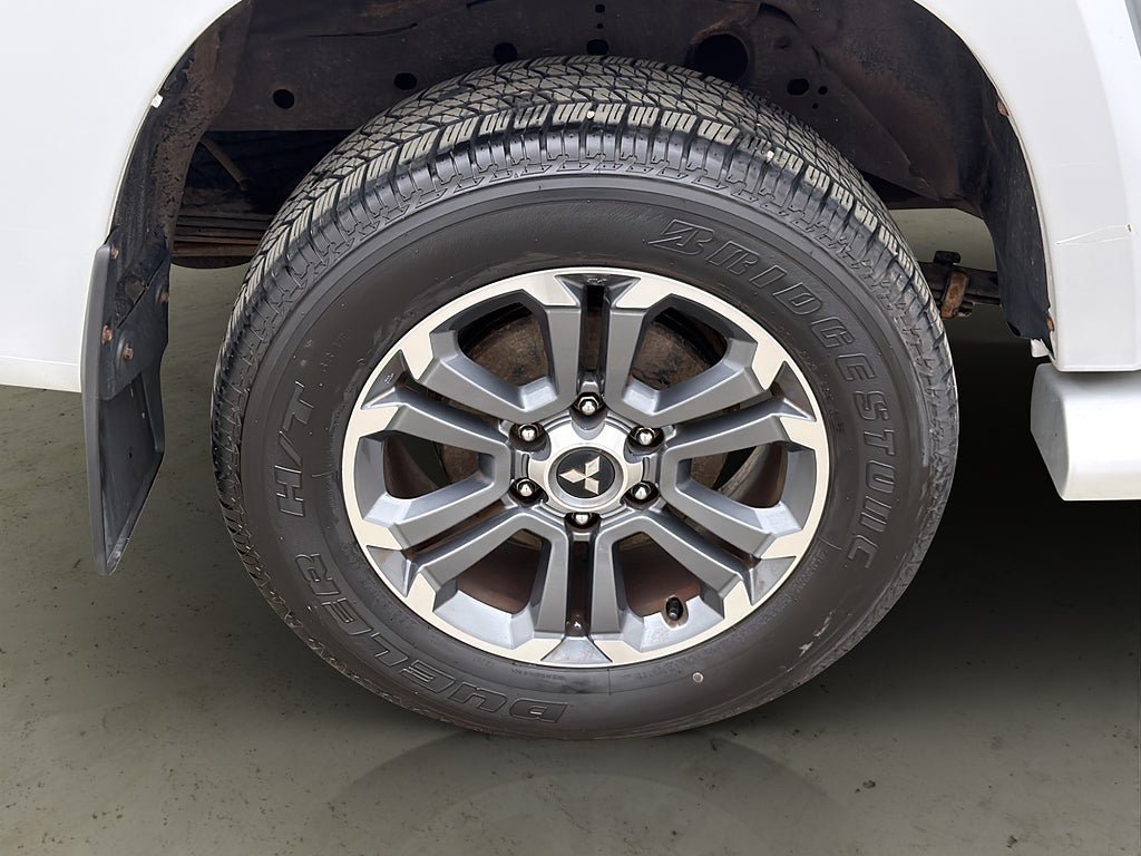 Vehicle Image 35