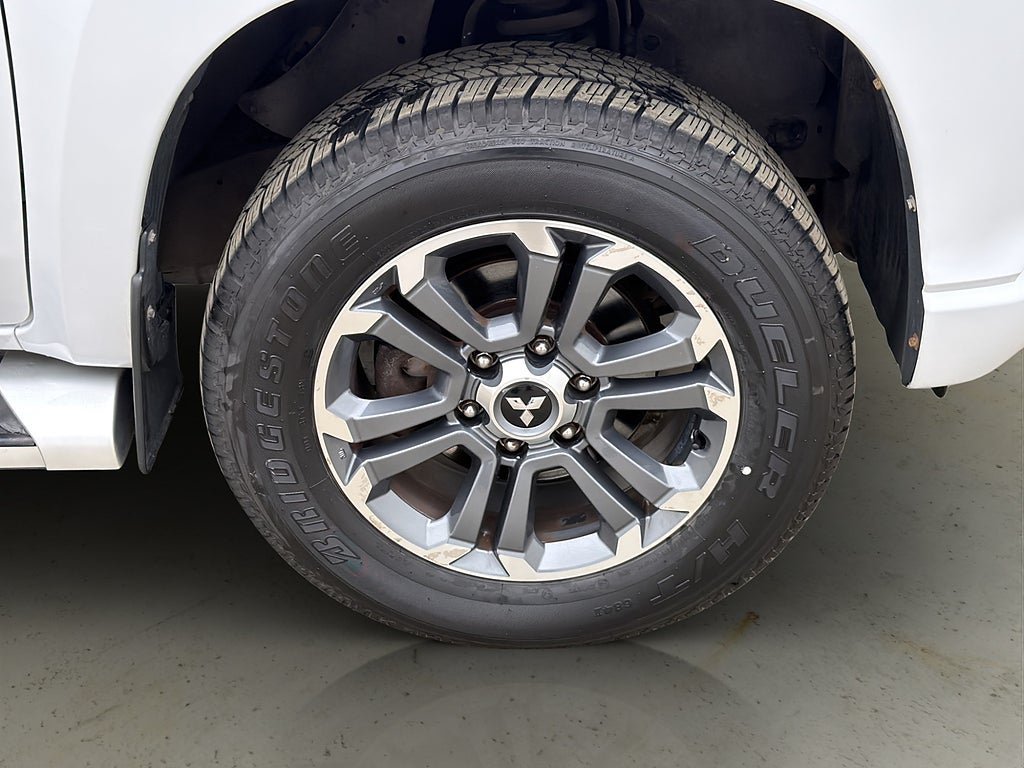 Vehicle Image 36