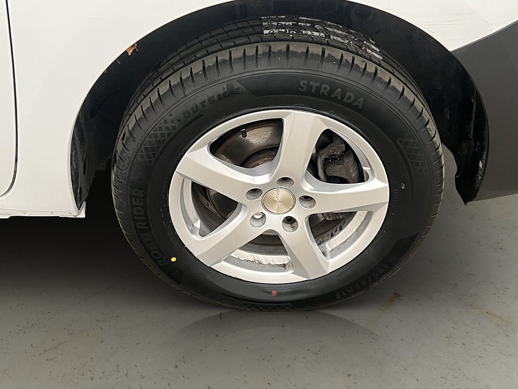 Vehicle Image 25
