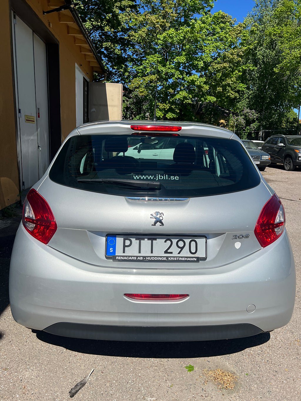 Vehicle Image 4