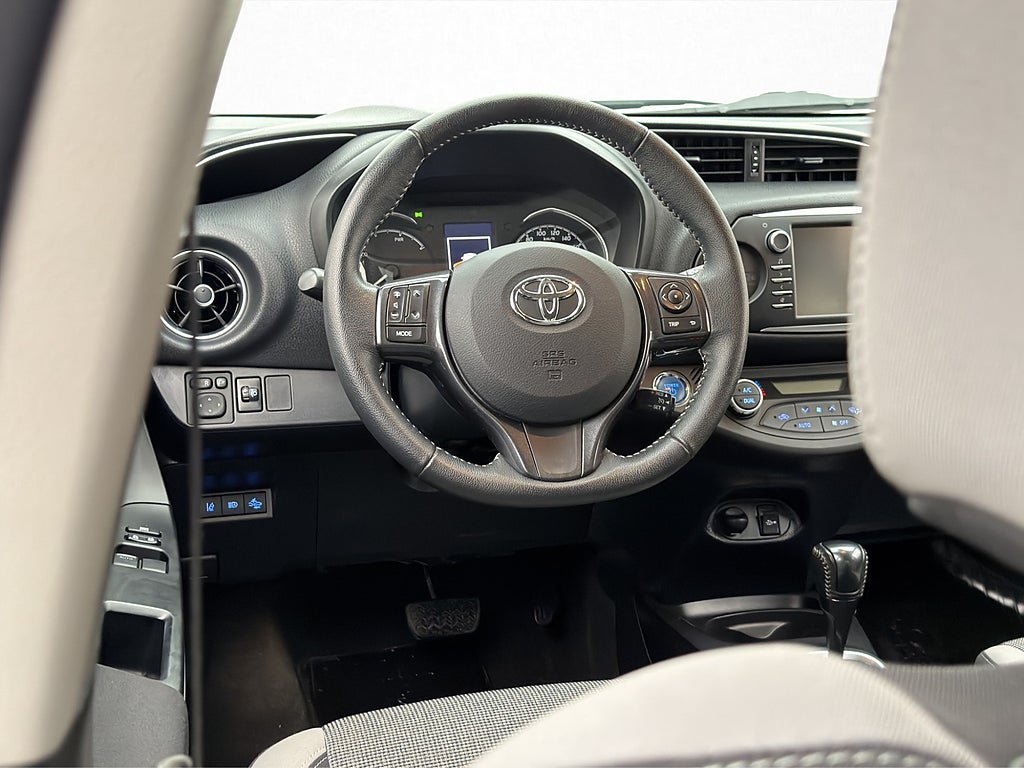 Vehicle Image 11