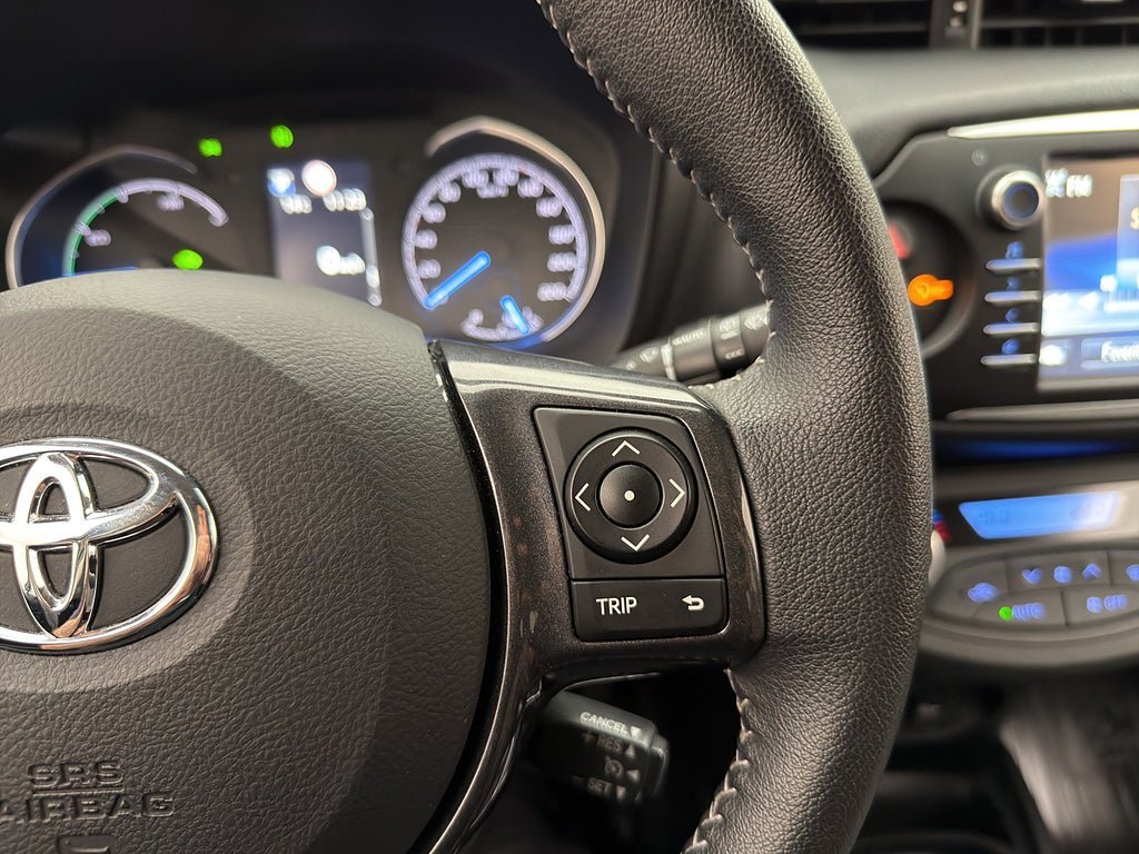 Vehicle Image 16