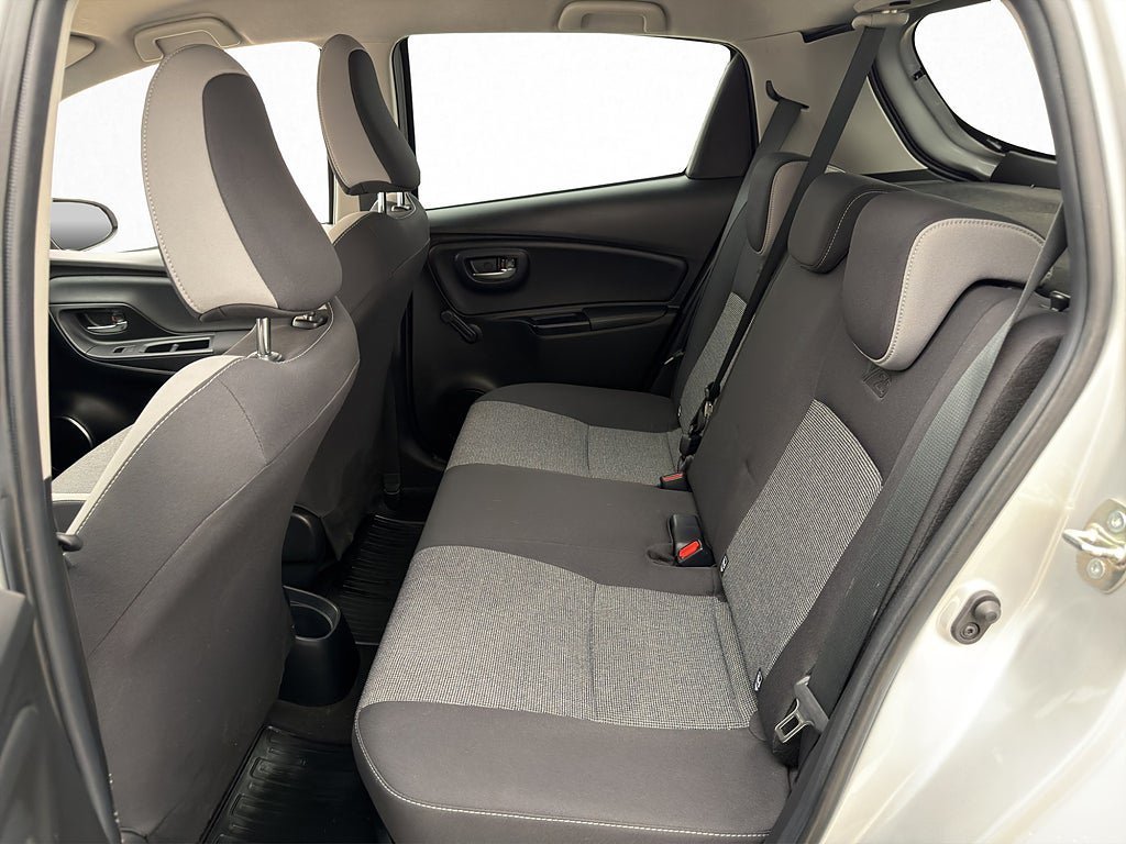 Vehicle Image 25