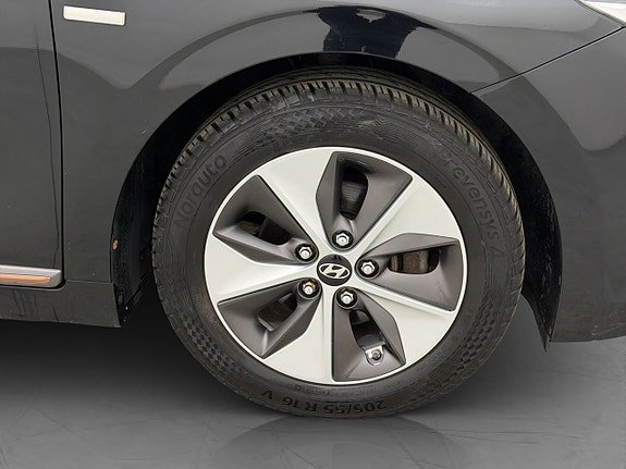 Vehicle Image 32