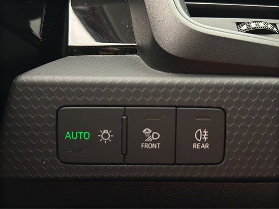 Vehicle Image 32