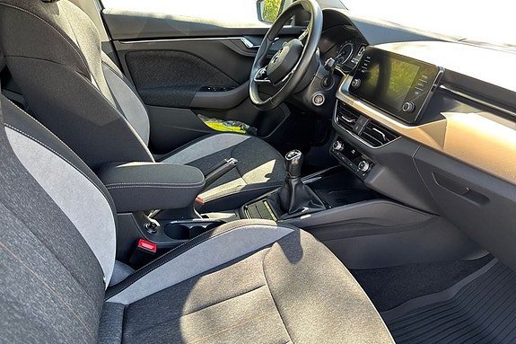 Vehicle Image 6