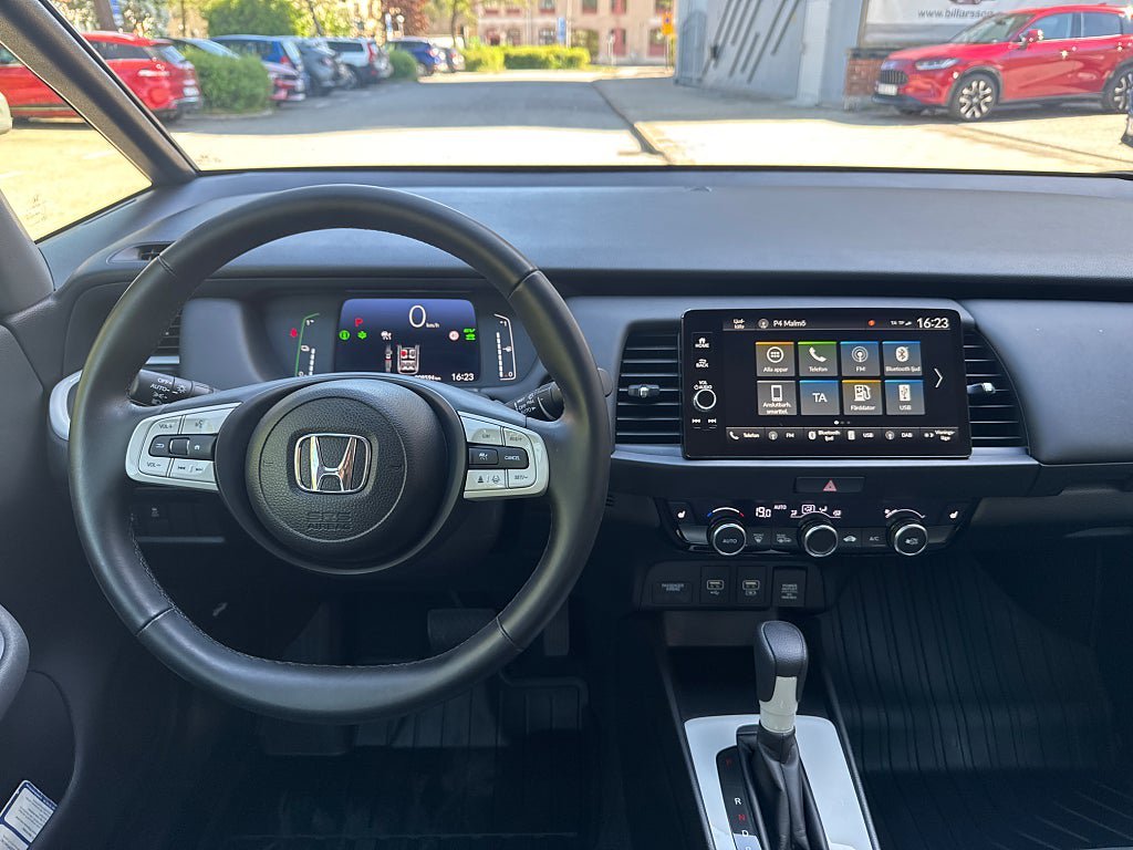Vehicle Image 11