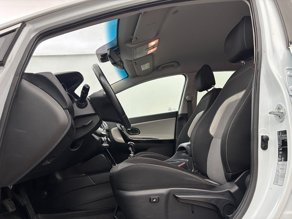 Vehicle Image 11