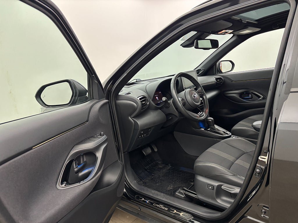 Vehicle Image 12