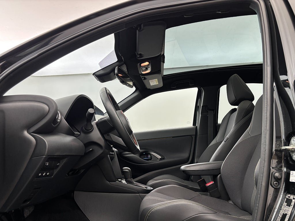 Vehicle Image 13