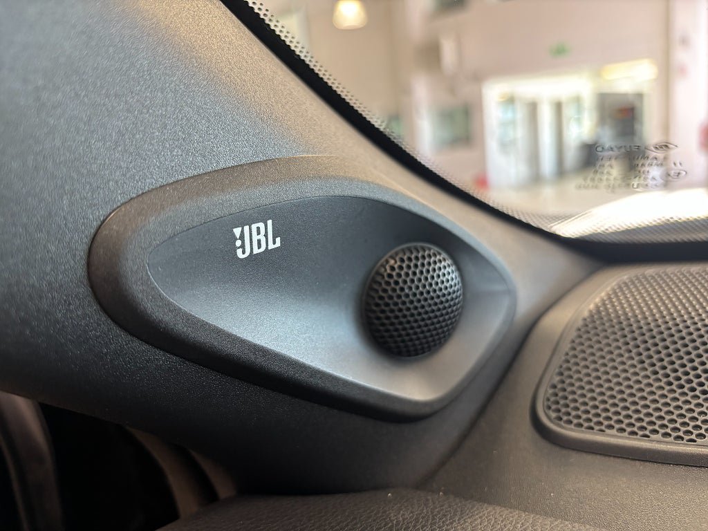 Vehicle Image 25
