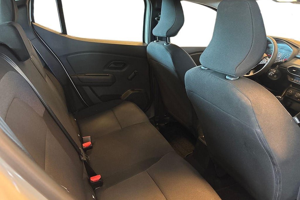 Vehicle Image 9