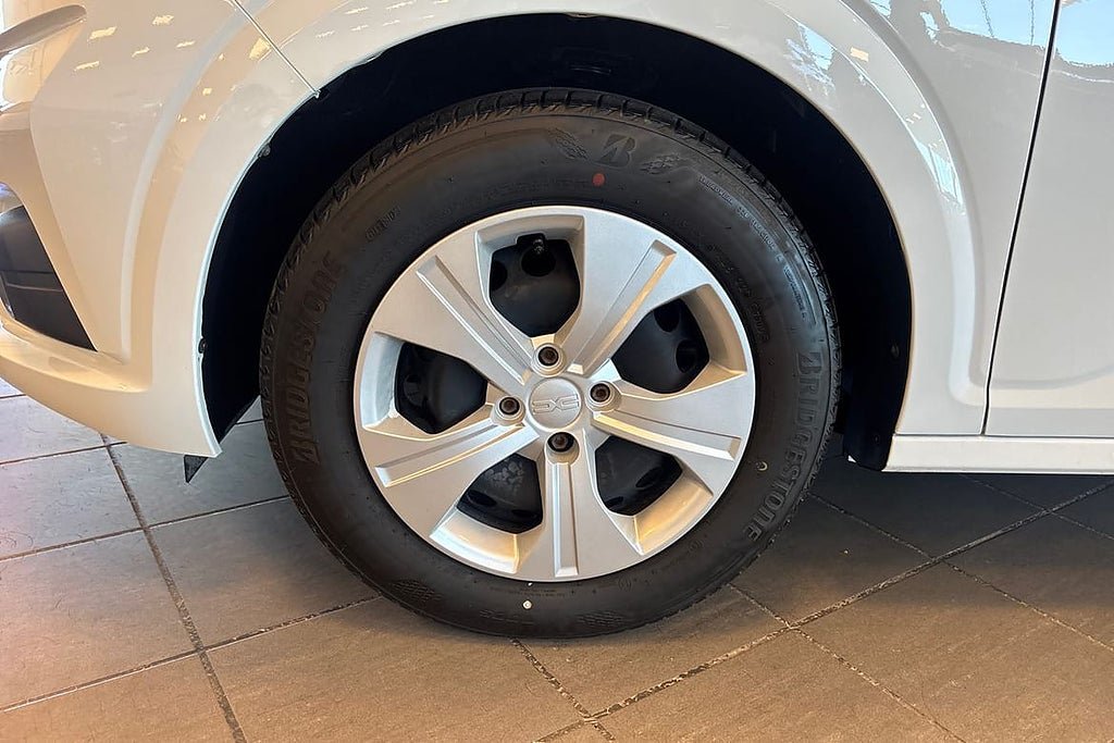 Vehicle Image 17