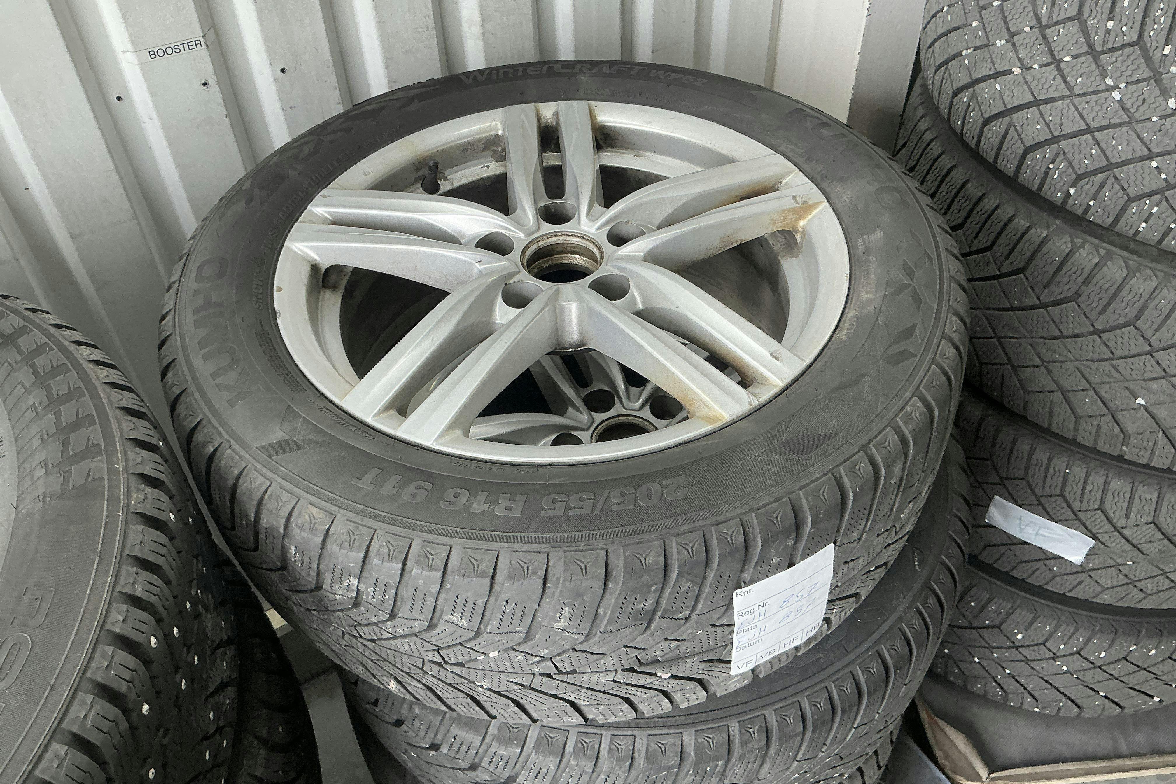 Vehicle Image 12