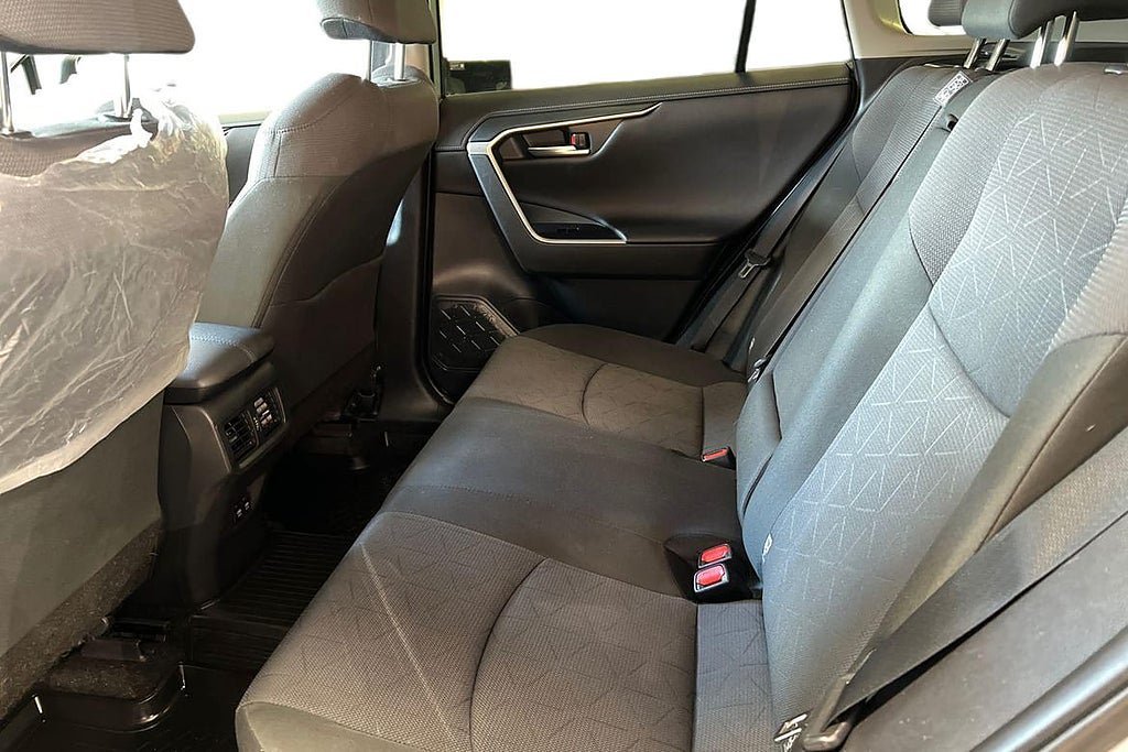 Vehicle Image 13