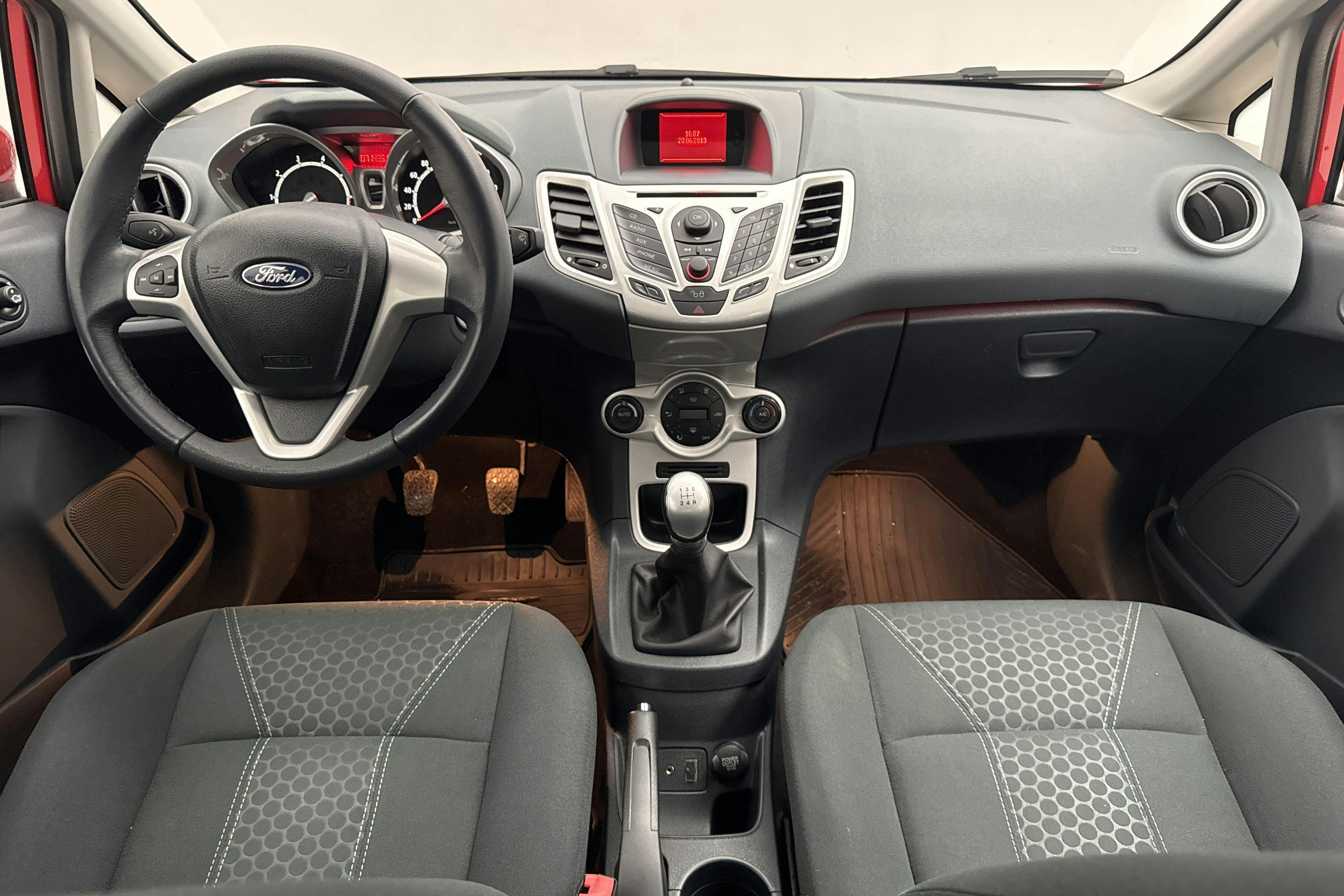 Vehicle Image 6