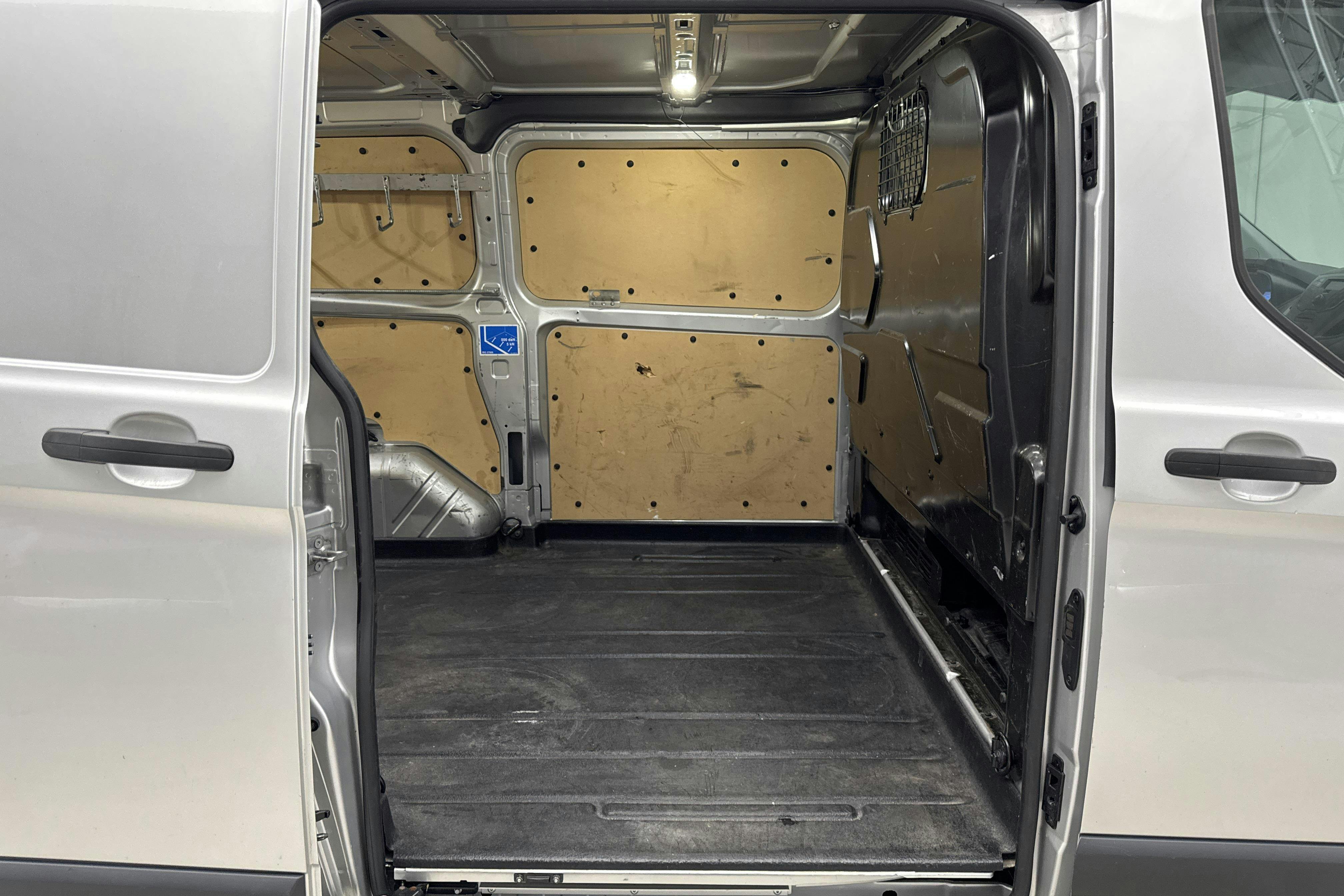 Vehicle Image 9