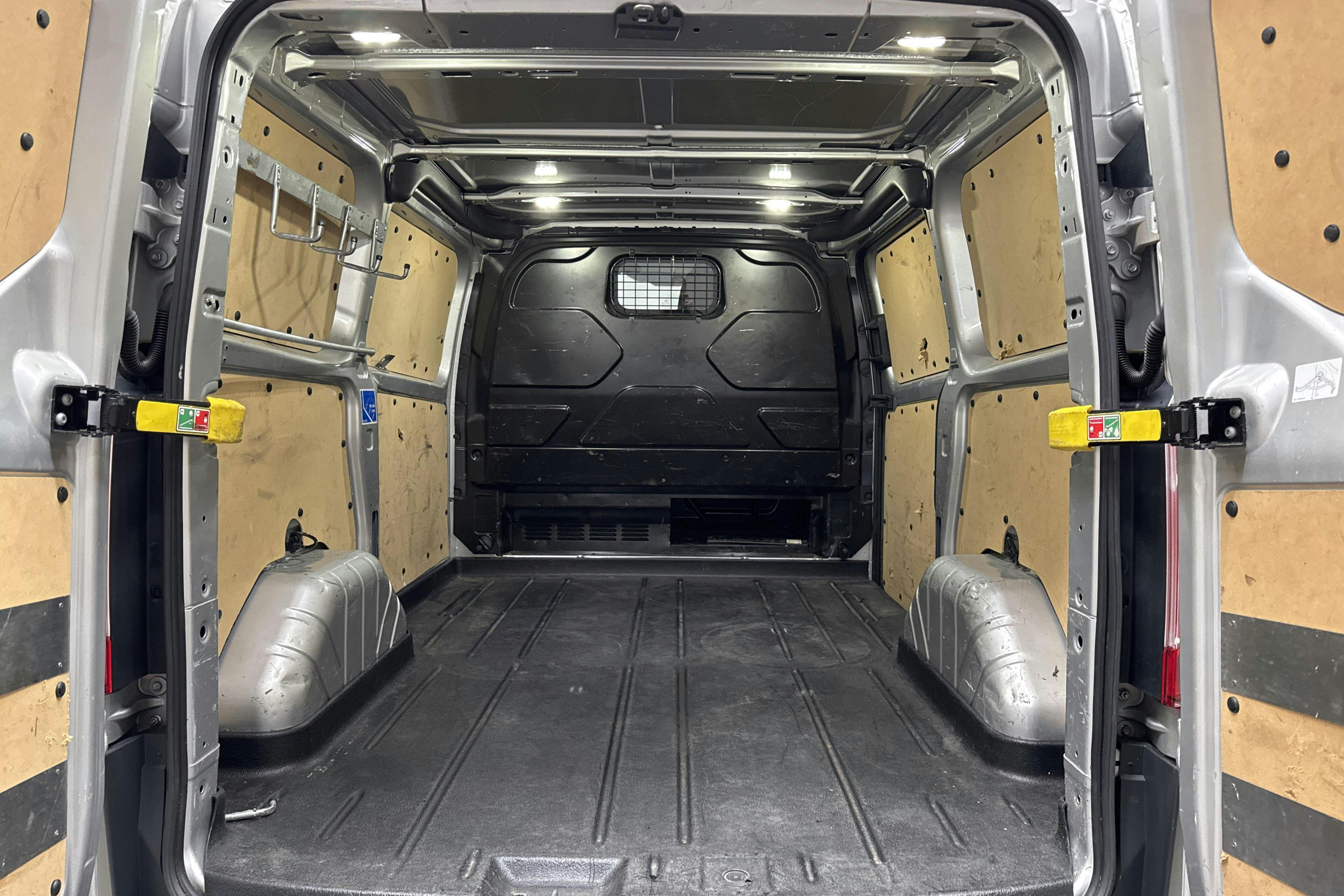 Vehicle Image 10