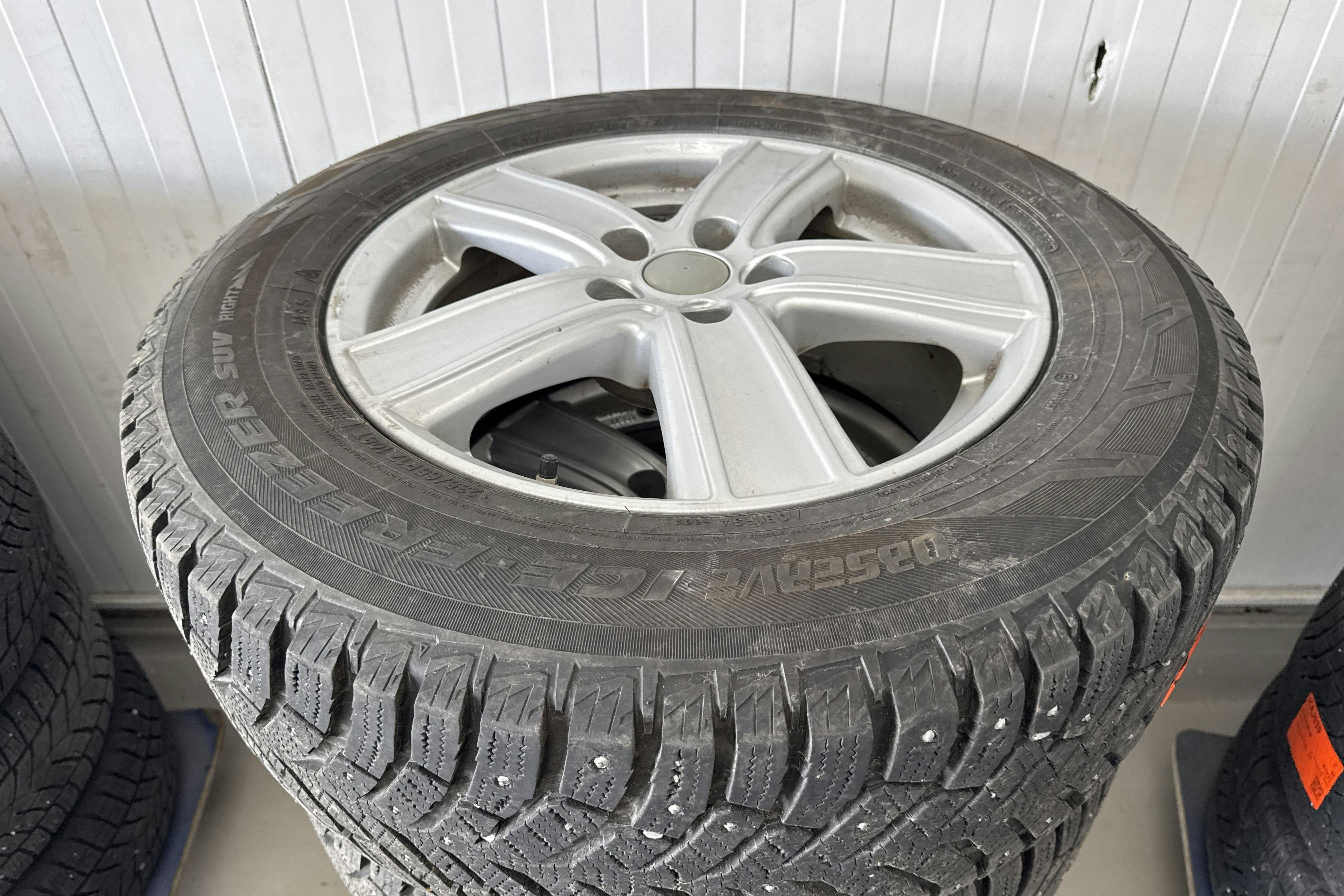 Vehicle Image 15