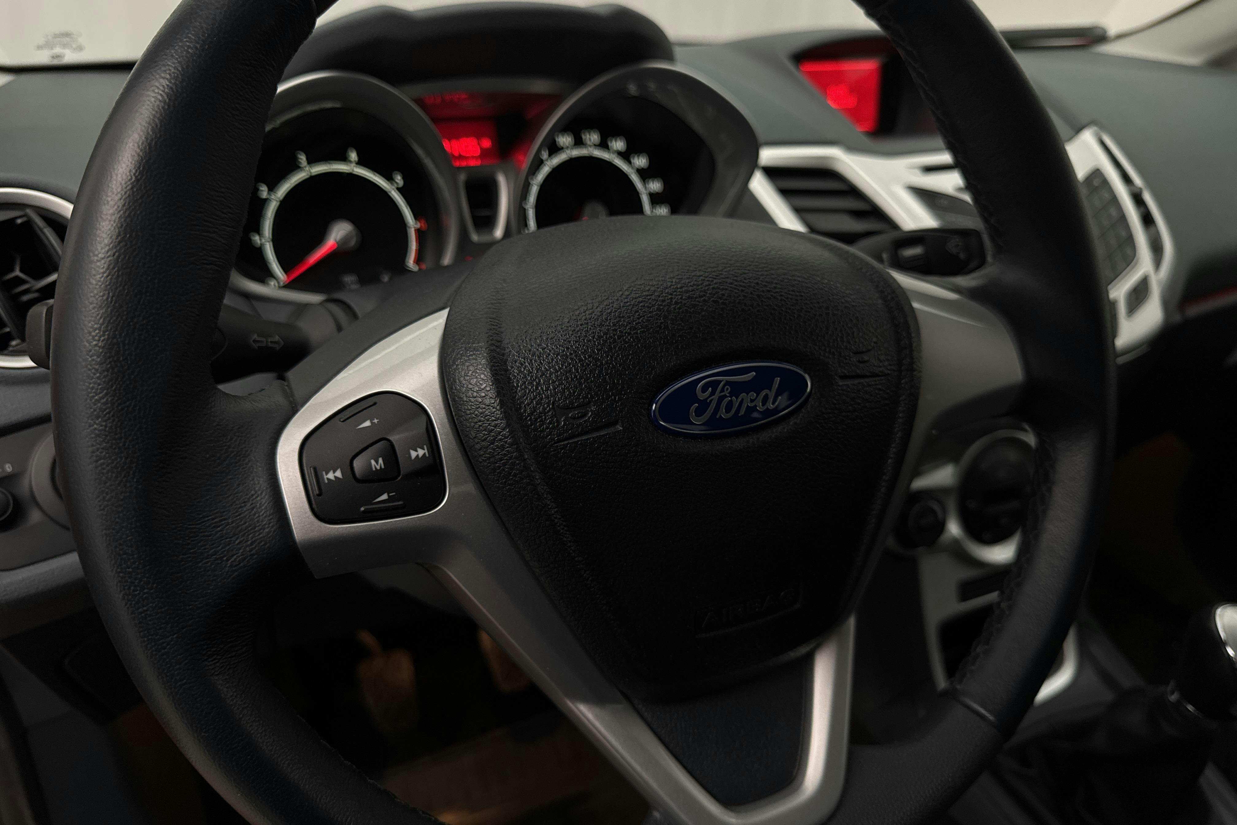 Vehicle Image 13