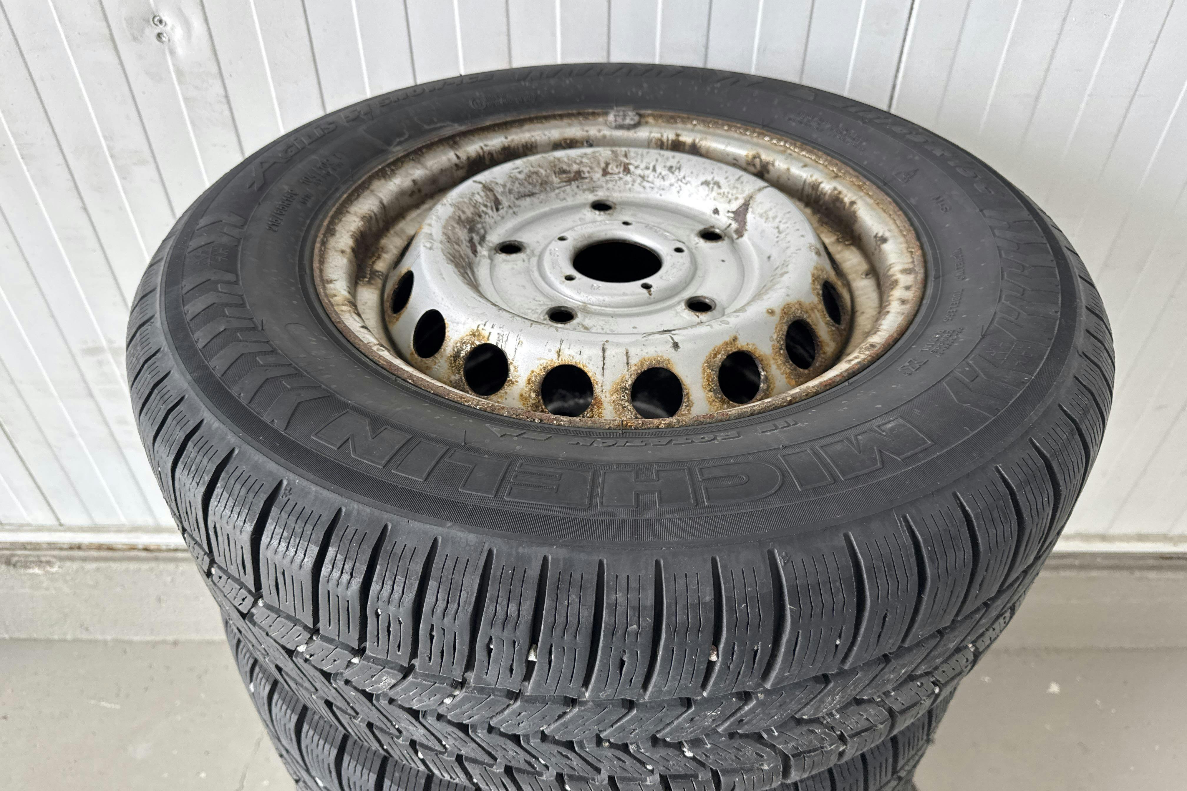 Vehicle Image 16