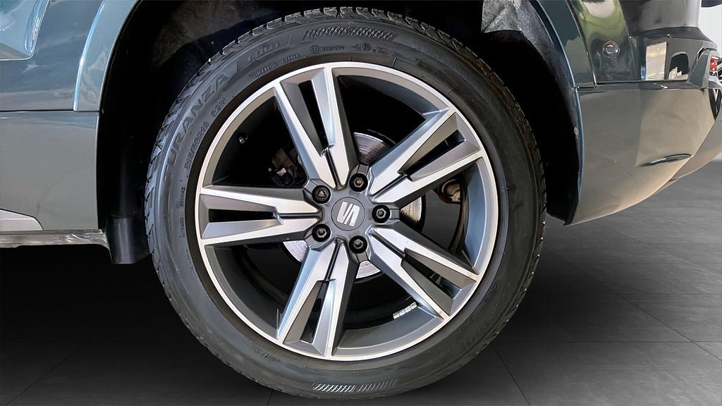 Vehicle Image 6
