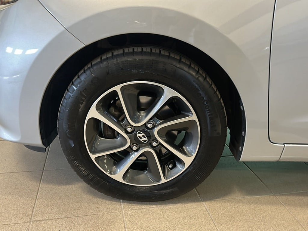 Vehicle Image 17