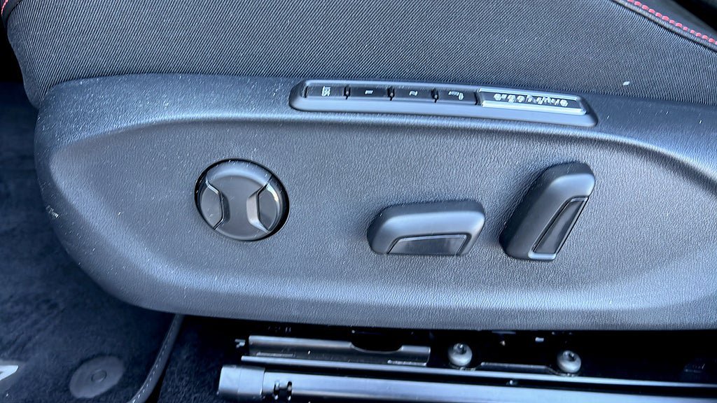 Vehicle Image 17