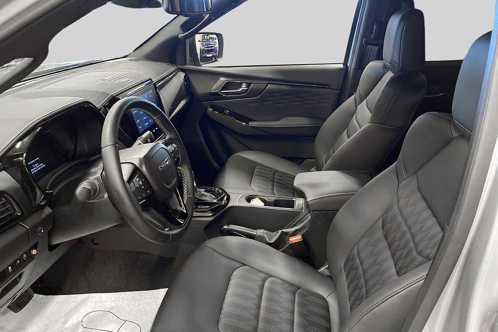 Vehicle Image 8