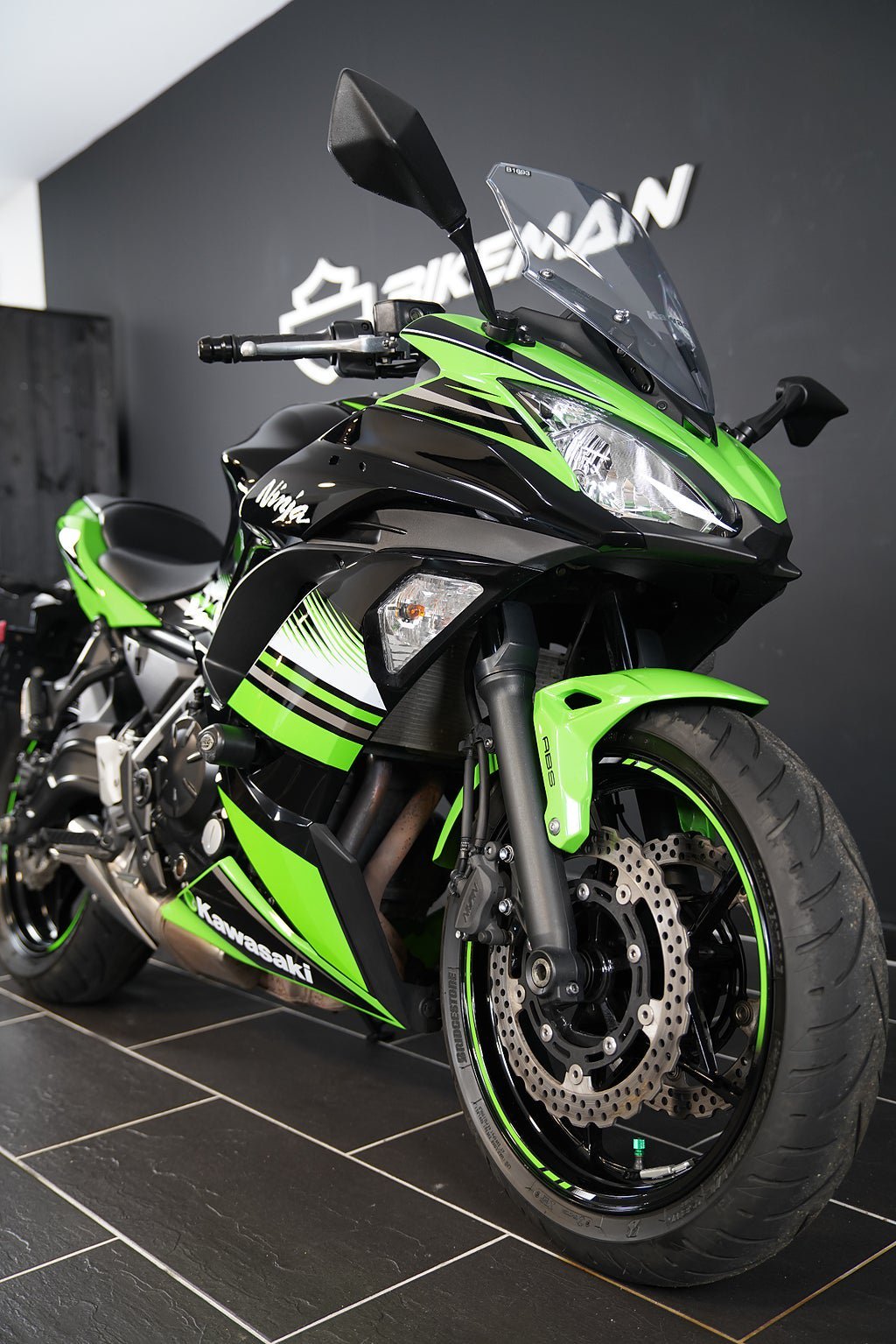 Vehicle Image 8